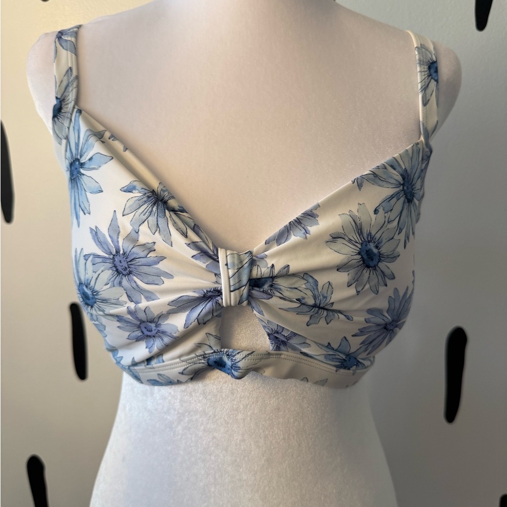 Cupshe White Floral Blue Knot Front Bikini Top